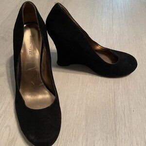 Nine West suede round toe wedges